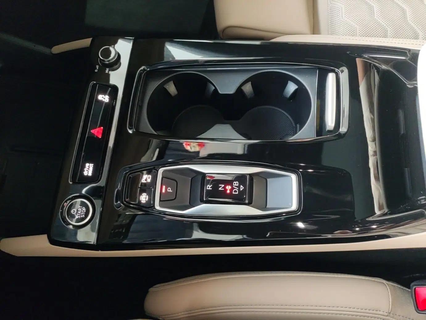 Audi A6L e-tron 2026 Model First Launch Qiankun Smart Driving Edition — миниатюра 16