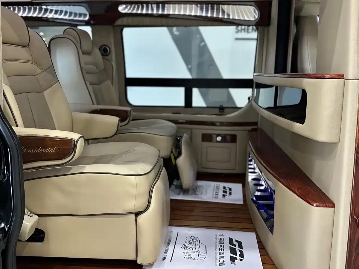 2013 SAVANA 5.3L Leader Supreme Edition — миниатюра 11