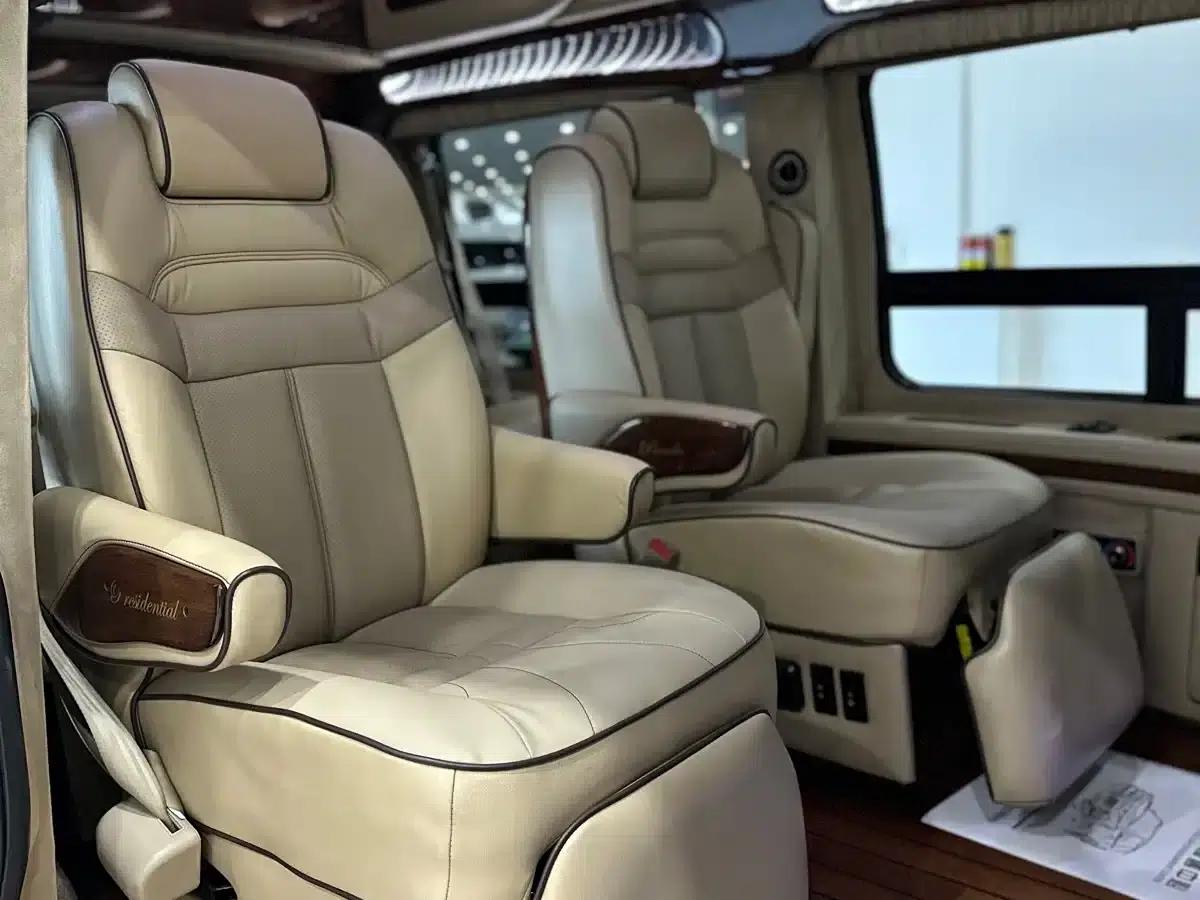 2013 SAVANA 5.3L Leader Supreme Edition — миниатюра 12
