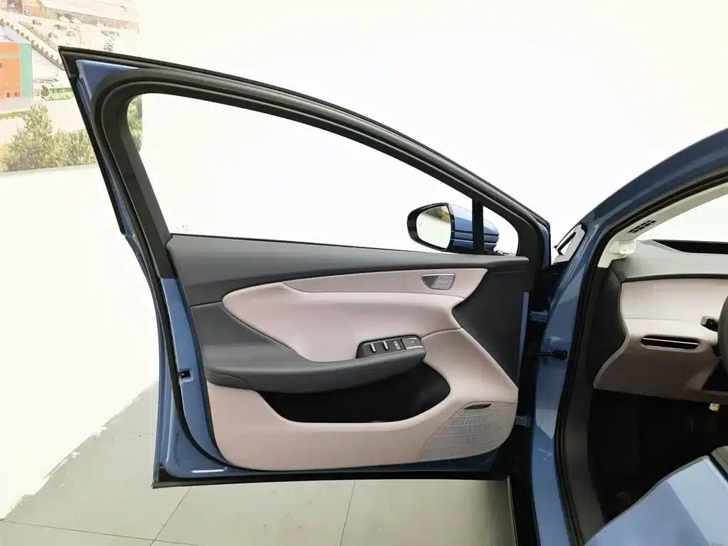 Hongqi Tiangong 05 2025 750 Smart Selection Edition — миниатюра 8