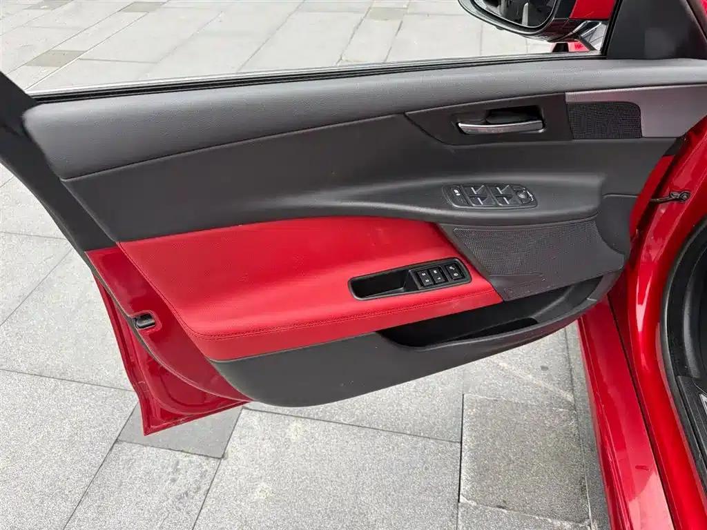 Jaguar XE 2017 2.0T 200PS R-Sport — миниатюра 6