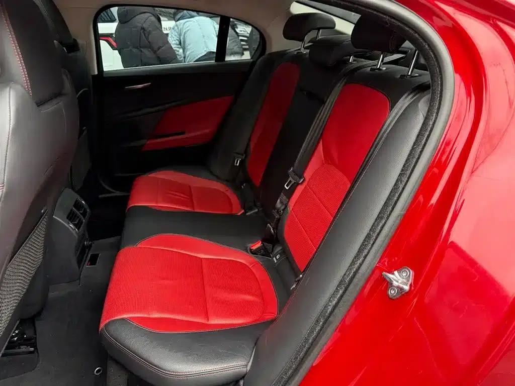 Jaguar XE 2017 2.0T 200PS R-Sport — миниатюра 10