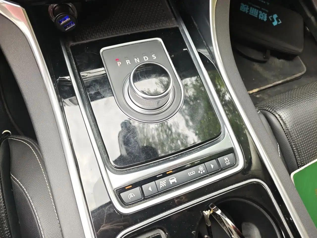 Jaguar XE 2015 2.0T 200 PS R-Sport — миниатюра 14