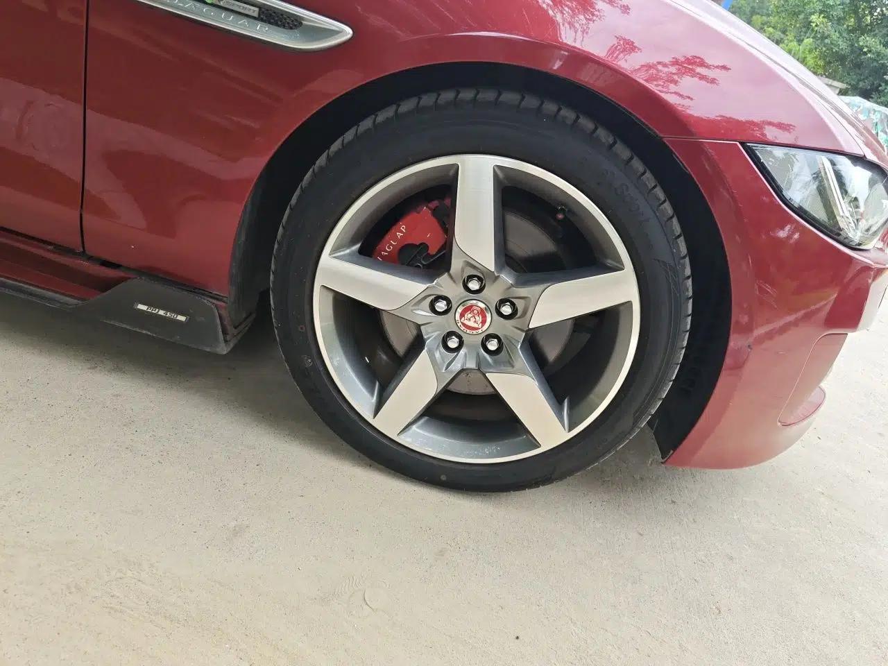 Jaguar XE 2015 2.0T 200 PS R-Sport — миниатюра 8