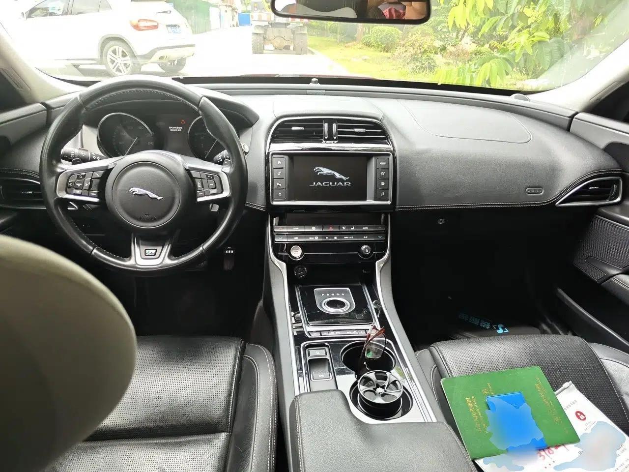 Jaguar XE 2015 2.0T 200 PS R-Sport — миниатюра 9