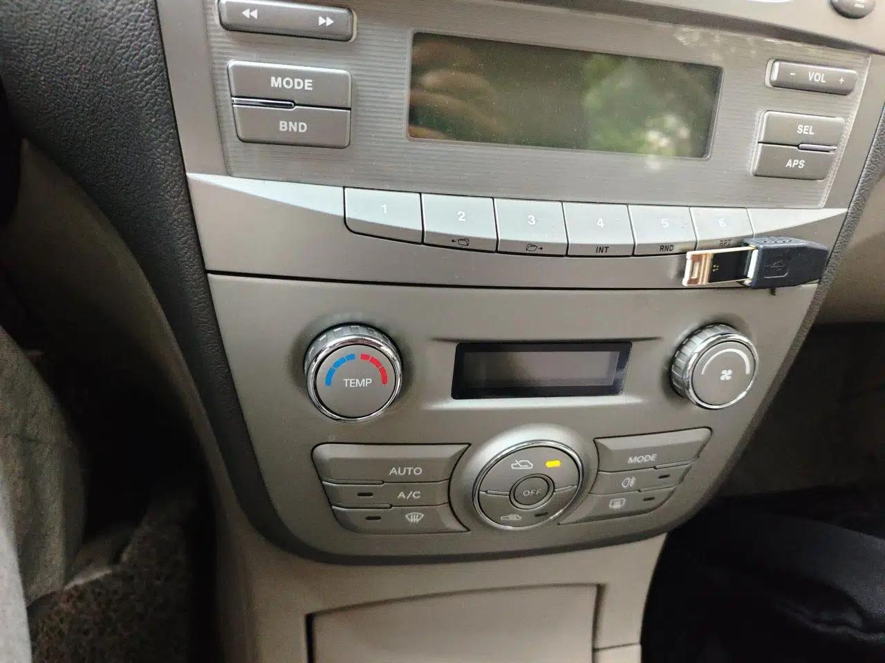 JAC Group Heyue 2012 1.5L Manual Luxury Version — миниатюра 13