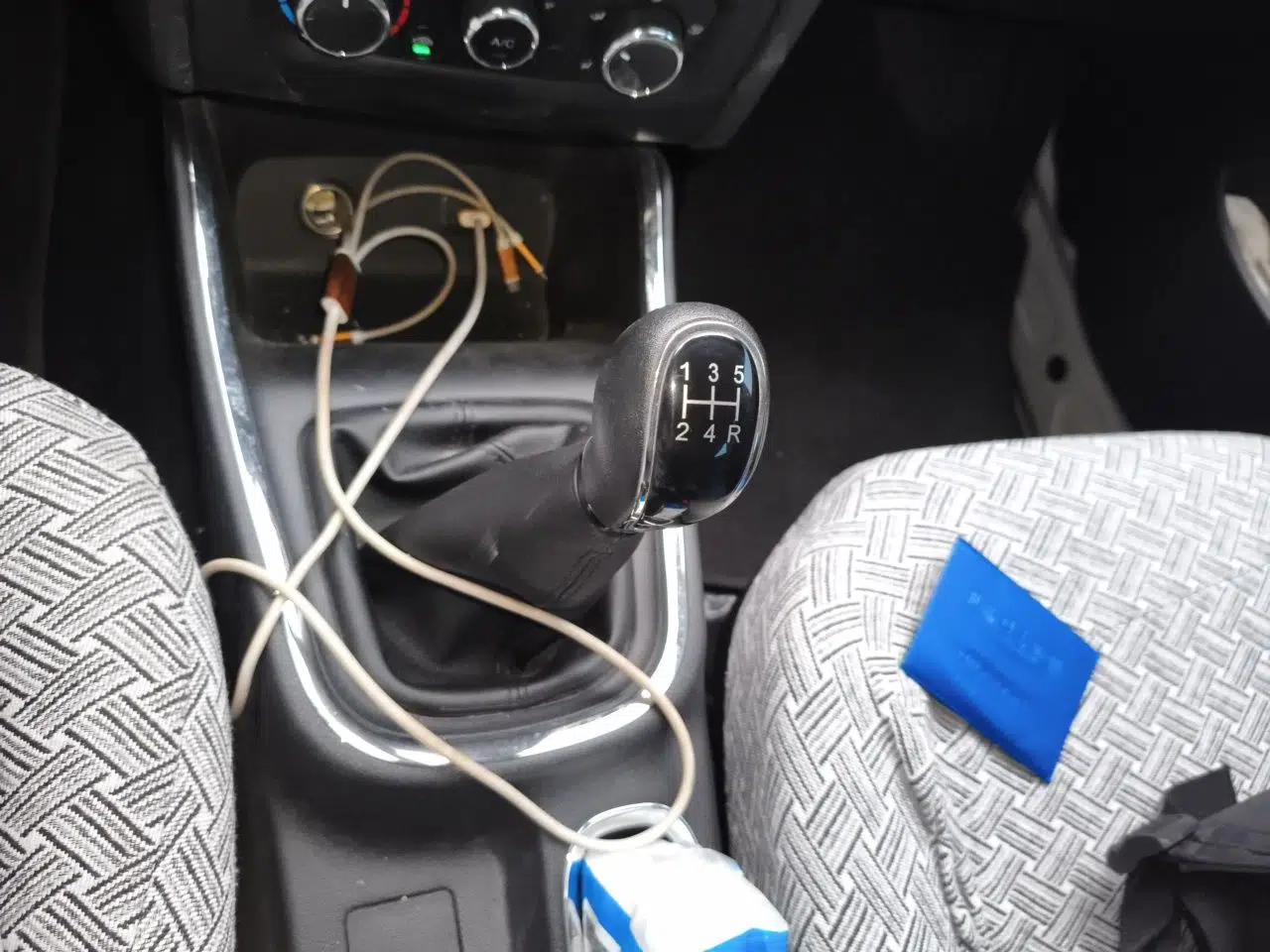 Jinbei Gold Hiace 2021 1.5L Passenger Vehicle Engineering Lion 5-Seater — миниатюра 14