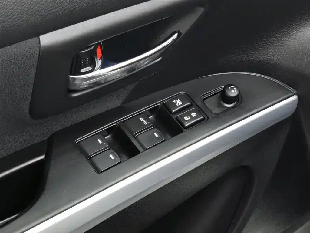 Vitara 2015 1.6L CVT 2WD Entry-level — миниатюра 9