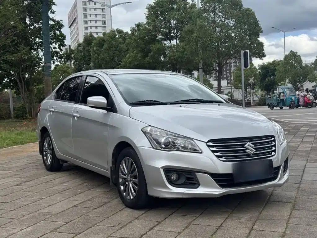 Ciaz 2015 1.6L Manual Comfort Edition — миниатюра 3