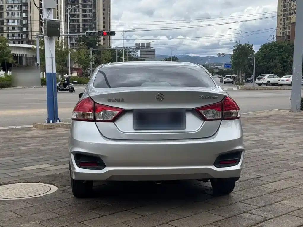 Ciaz 2015 1.6L Manual Comfort Edition — миниатюра 8