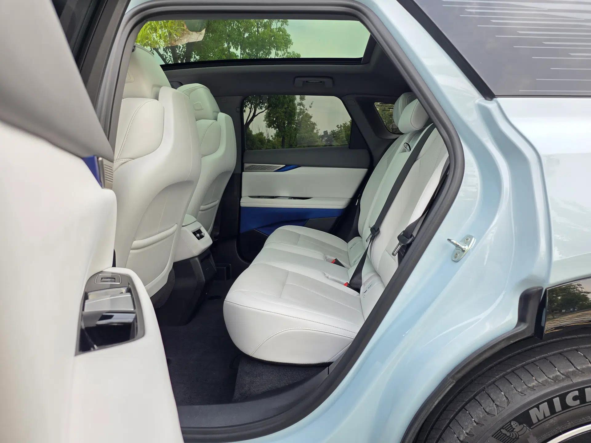 Cadillac OPTIQ 2024 Four-Wheel Drive Long-Range Version — миниатюра 35