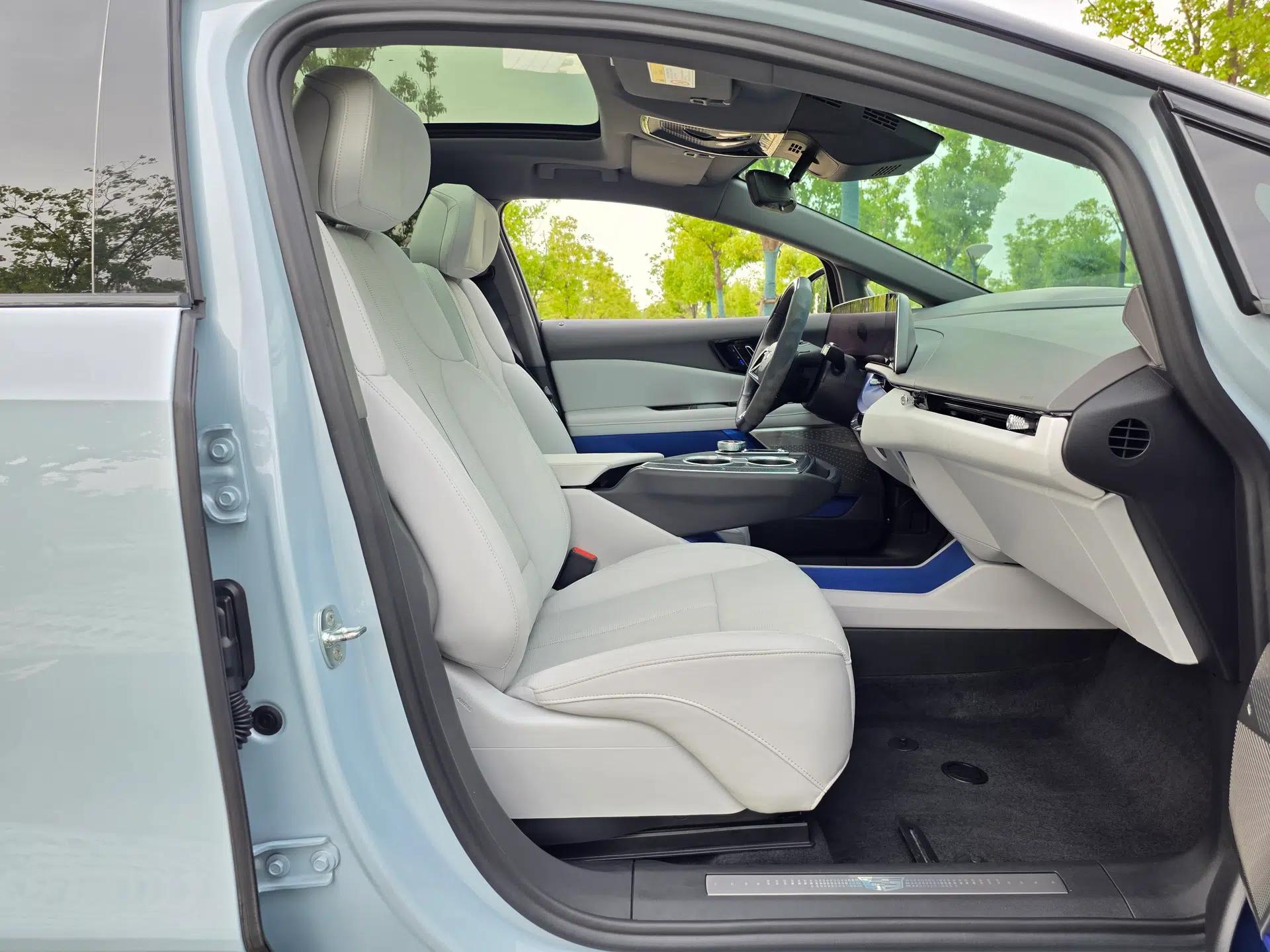 Cadillac OPTIQ 2024 Four-Wheel Drive Long-Range Version — миниатюра 39