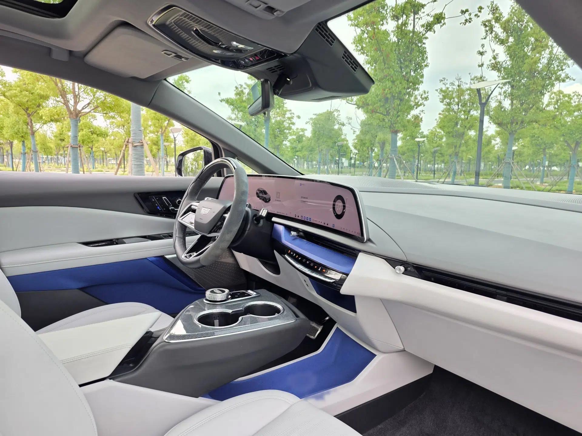 Cadillac OPTIQ 2024 Four-Wheel Drive Long-Range Version — миниатюра 42