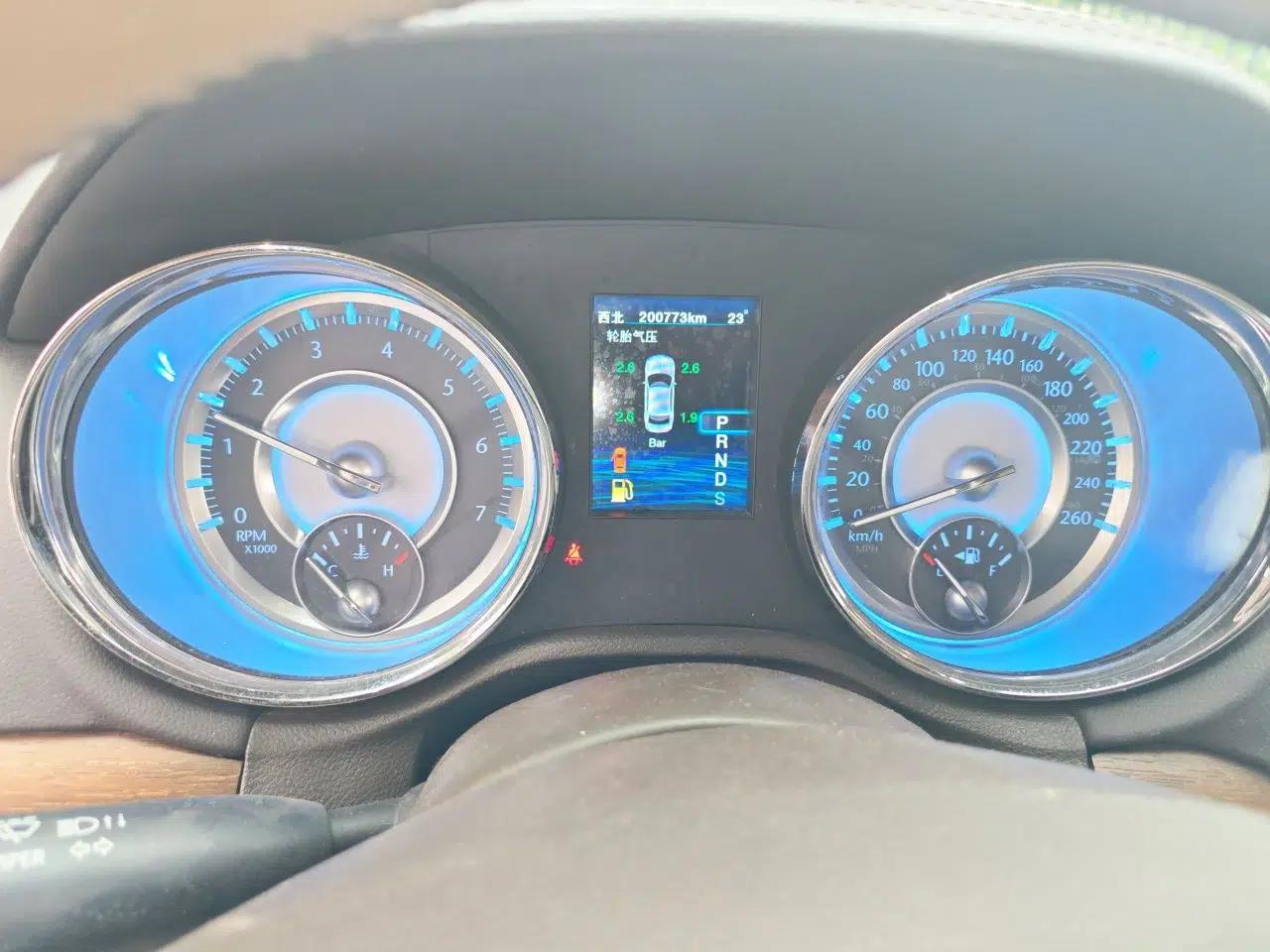 Chrysler 300C 2014 3.0L Excellence Edition — миниатюра 11