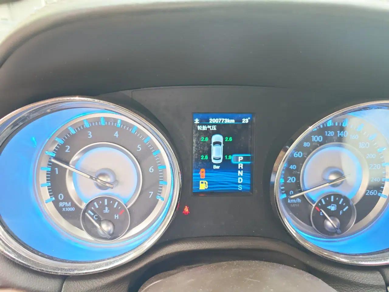 Chrysler 300C 2014 3.0L Excellence Edition — миниатюра 12