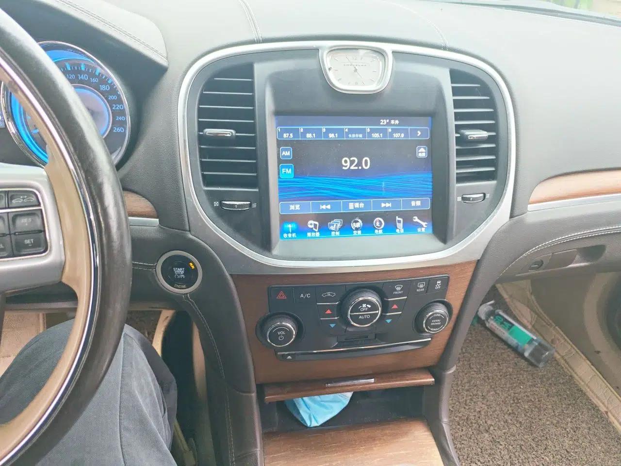 Chrysler 300C 2014 3.0L Excellence Edition — миниатюра 13
