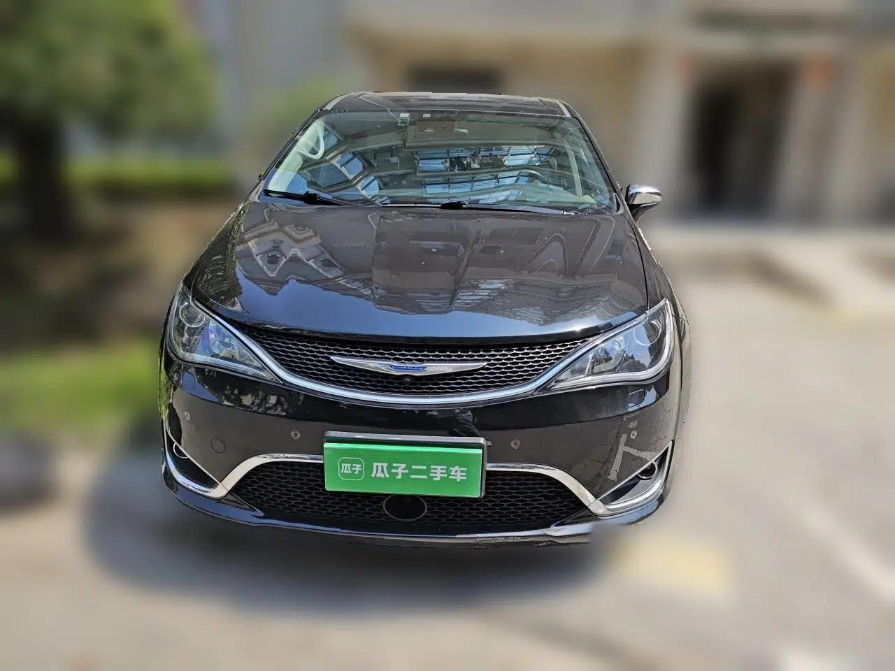 Chrysler Grand Voyager 2017 3.6L Premium Edition — миниатюра 2