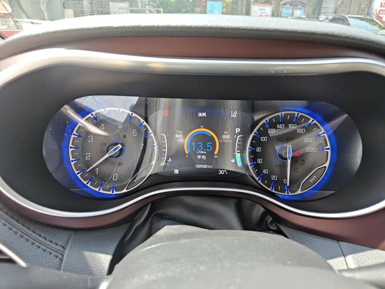 Chrysler Grand Voyager 2017 3.6L Premium Edition — миниатюра 11