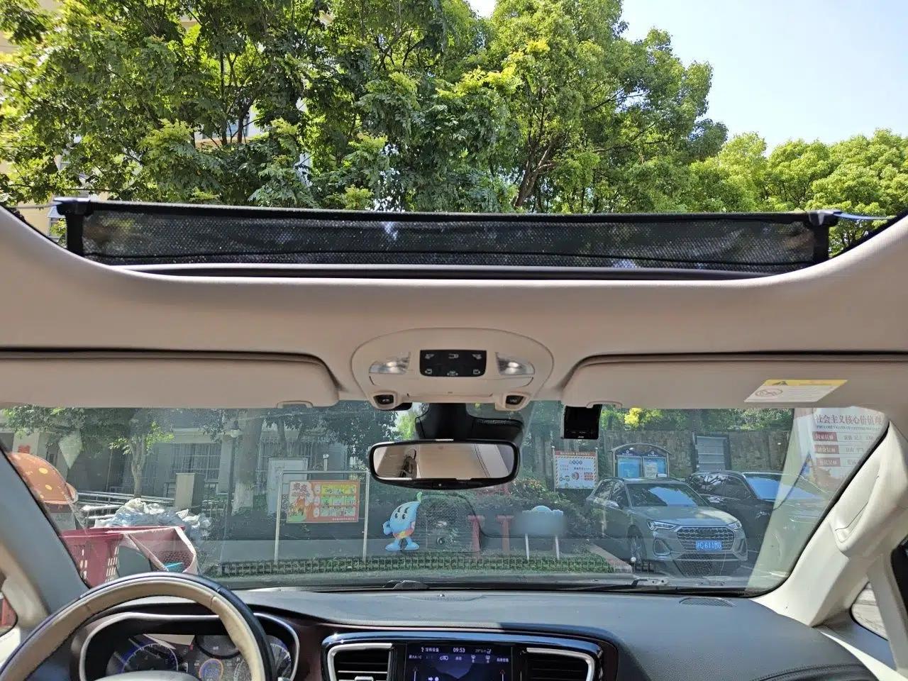 Chrysler Grand Voyager 2017 3.6L Premium Edition — миниатюра 18
