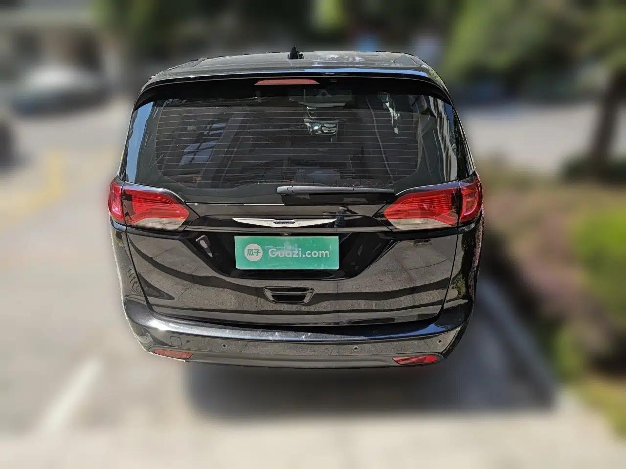 Chrysler Grand Voyager 2017 3.6L Premium Edition — миниатюра 5