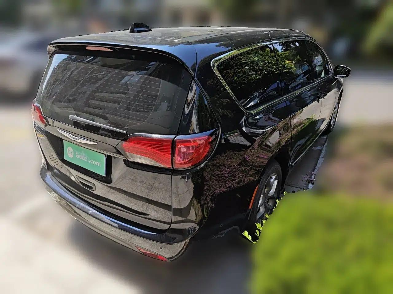 Chrysler Grand Voyager 2017 3.6L Premium Edition — миниатюра 6