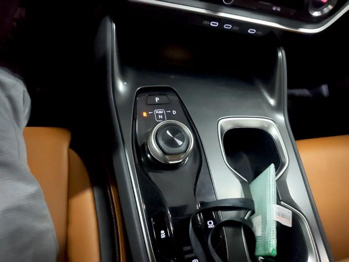 Lexus RZ 2023 450e All-Wheel-Drive Long-Range Version — миниатюра 16