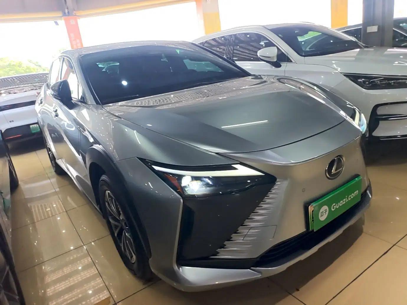 Lexus RZ 2023 450e All-Wheel-Drive Long-Range Version — миниатюра 3