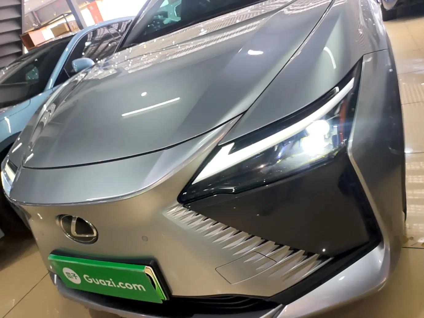 Lexus RZ 2023 450e All-Wheel-Drive Long-Range Version — миниатюра 8