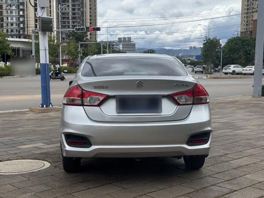 Suzuki Alivio 2015 1.6L Manual Comfort Model — миниатюра 7