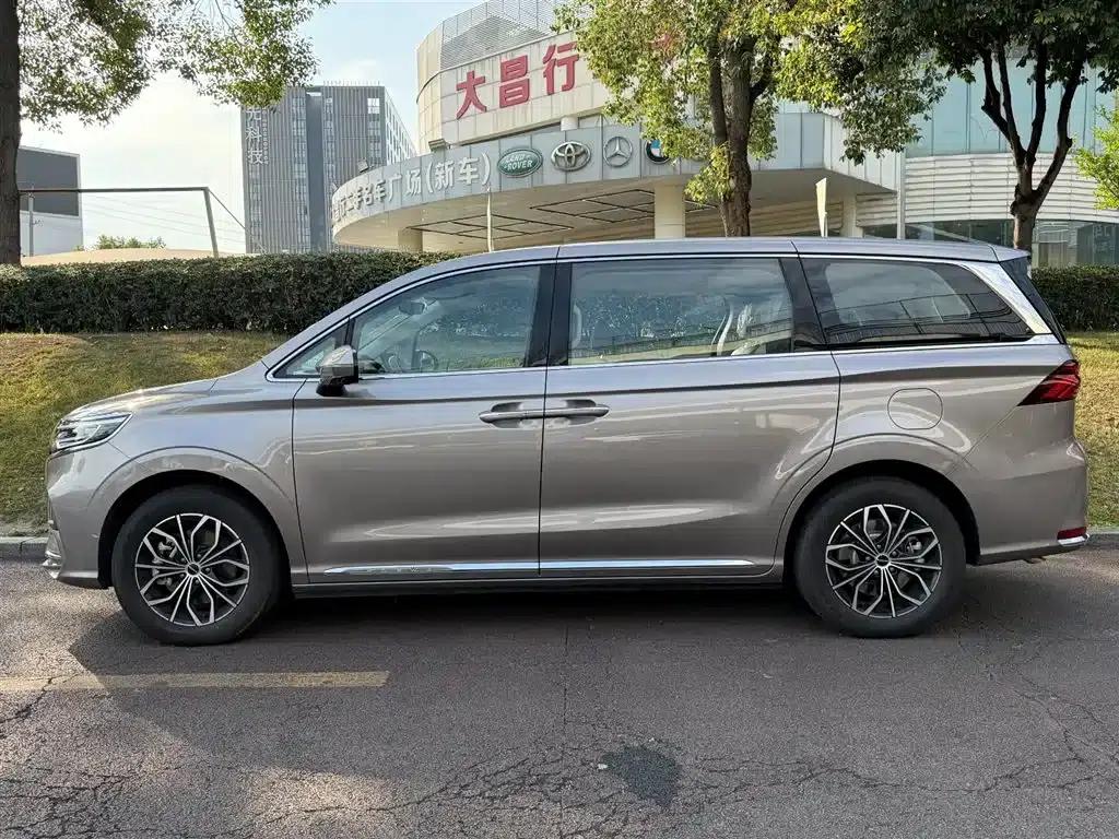 Roewe iMAX8 New Energy 2025 1.5T DMH Luxury Edition — миниатюра 3