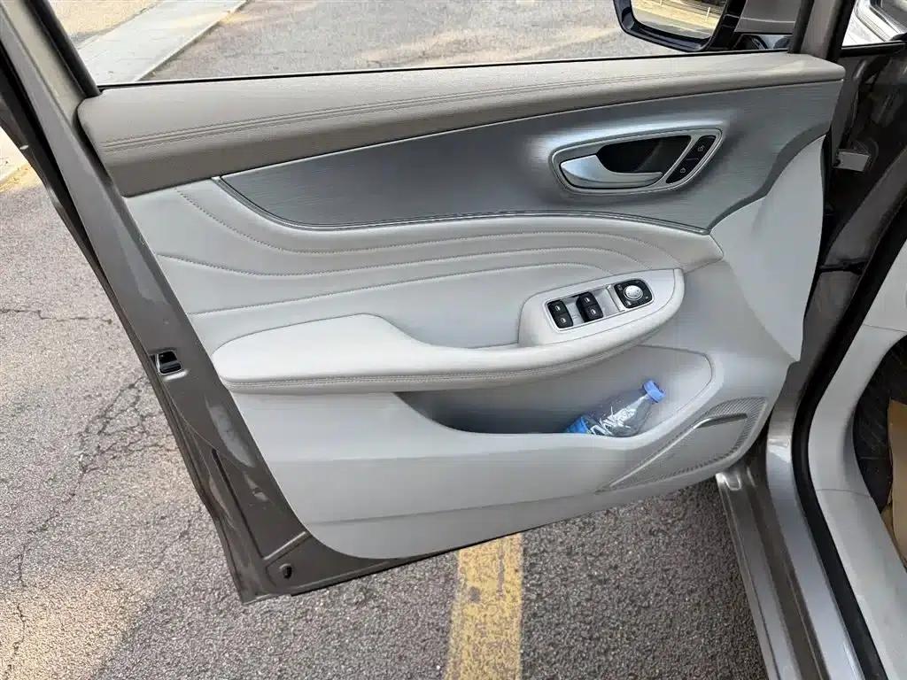Roewe iMAX8 New Energy 2025 1.5T DMH Luxury Edition — миниатюра 6