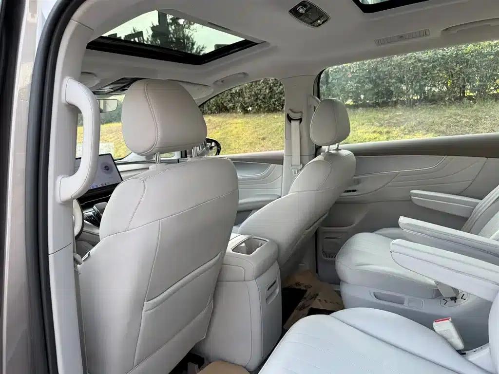 Roewe iMAX8 New Energy 2025 1.5T DMH Luxury Edition — миниатюра 9