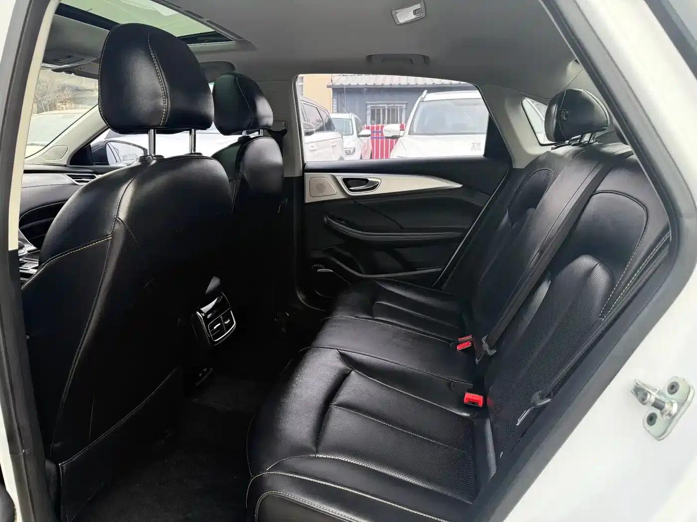 Roewe i6 MAX New Energy 2021 1.5T PHEV Online Luxury Edition — миниатюра 4