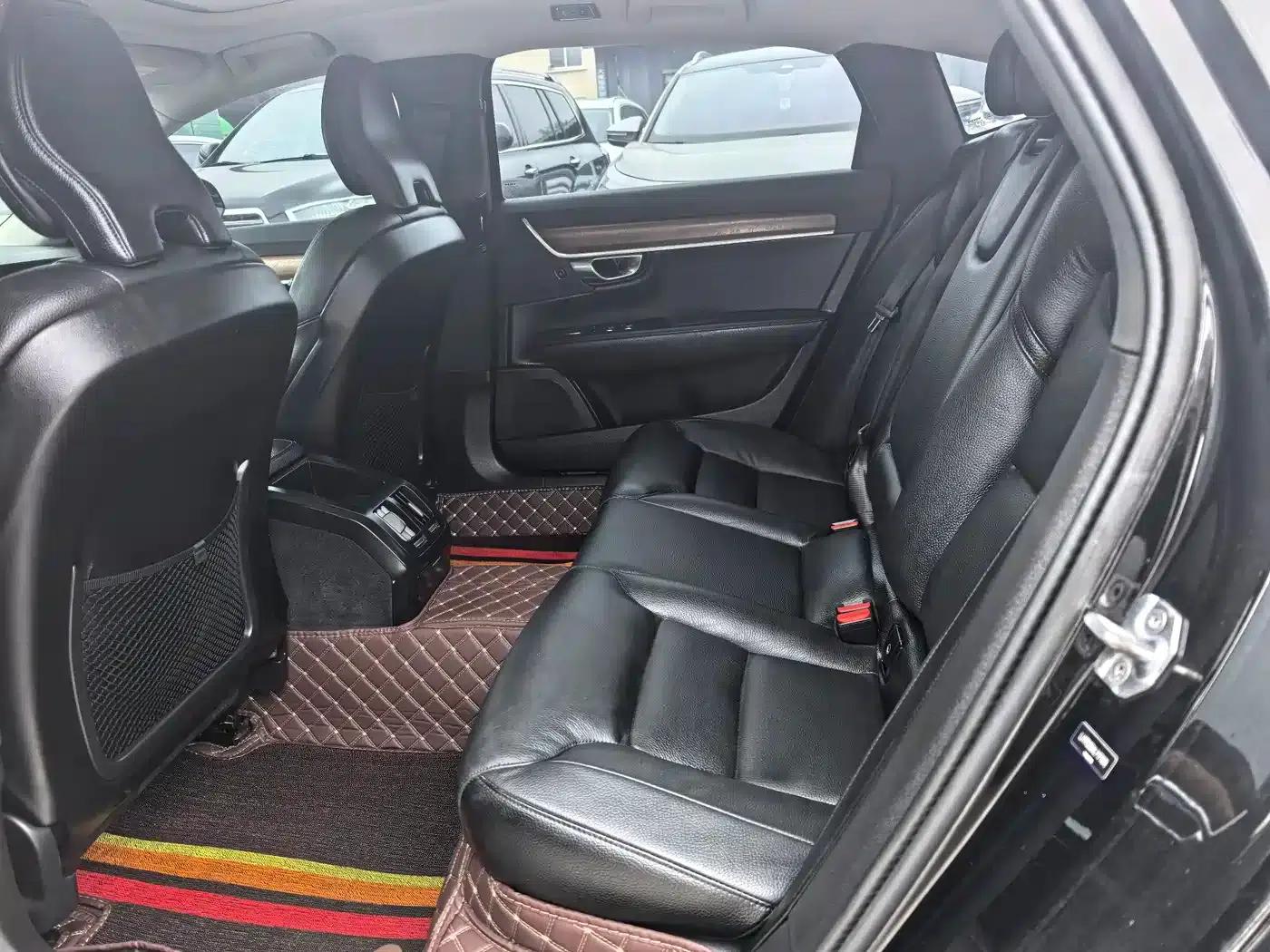 Roewe i6 MAX New Energy 2021 1.5T PHEV Online Luxury Edition — миниатюра 5
