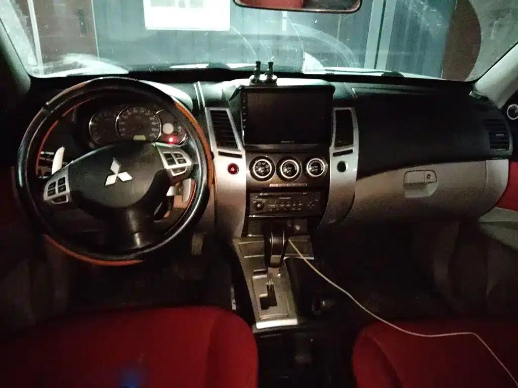 2013 Pajero Sport 3.0L Automatic 4WD Executive Edition — миниатюра 13