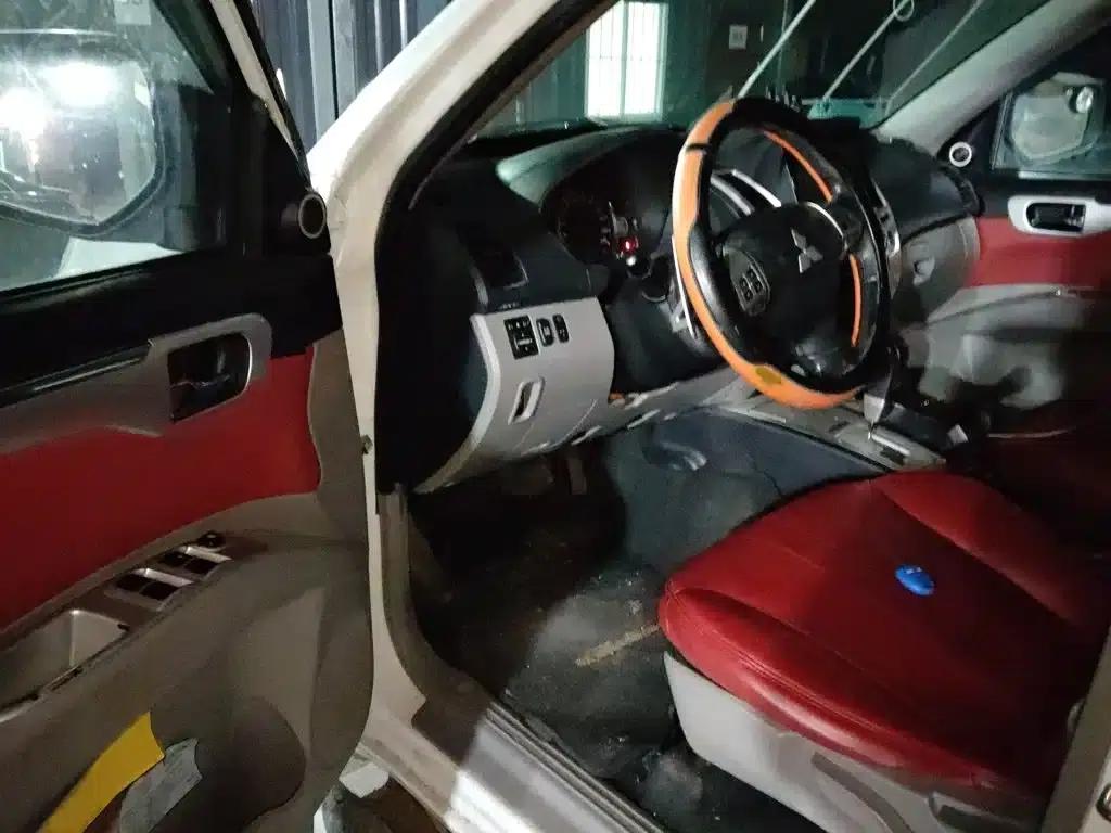 2013 Pajero Sport 3.0L Automatic 4WD Executive Edition — миниатюра 14