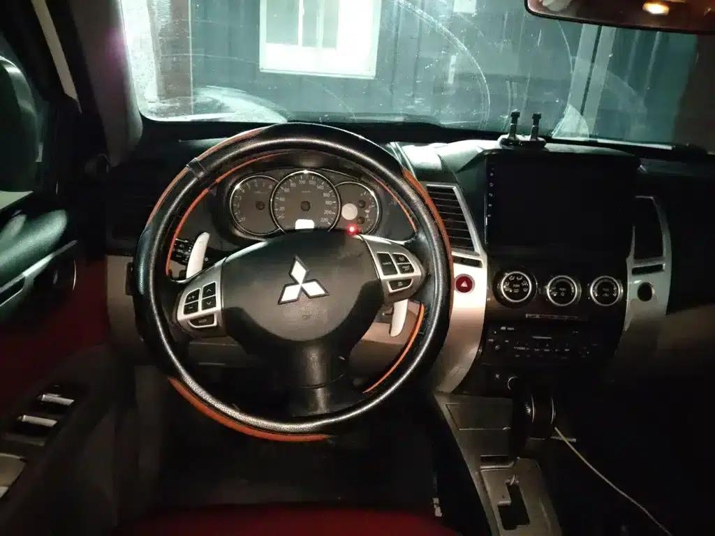 2013 Pajero Sport 3.0L Automatic 4WD Executive Edition — миниатюра 3