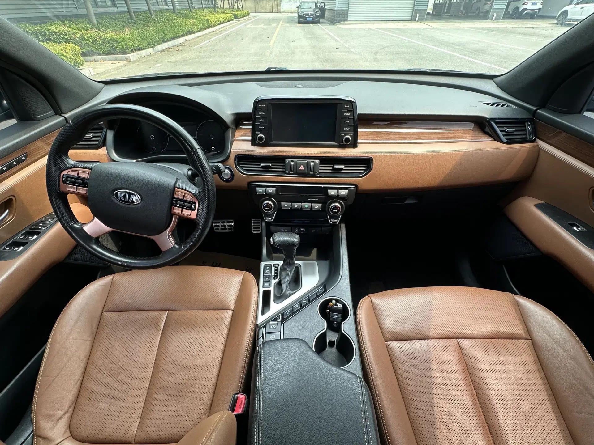 Kia KX7 2017 2.0T Automatic All-Wheel Drive LUX 7-Seater — миниатюра 32
