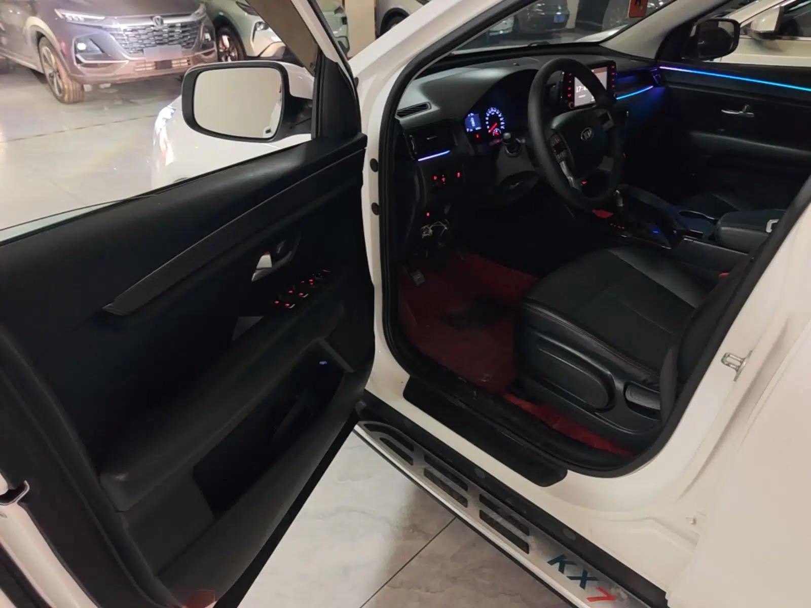 Kia KX7 2017 2.0L Automatic 2WD GL 5 Seats — миниатюра 23