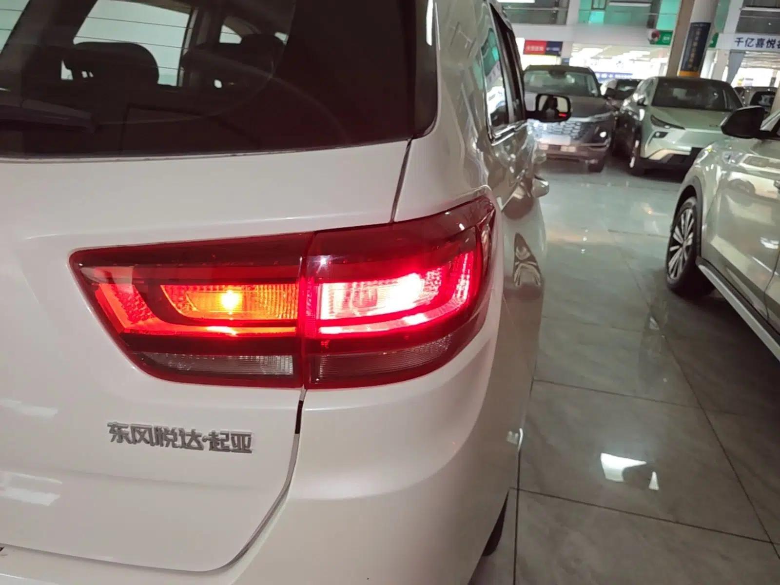 Kia KX7 2017 2.0L Automatic 2WD GL 5 Seats — миниатюра 9