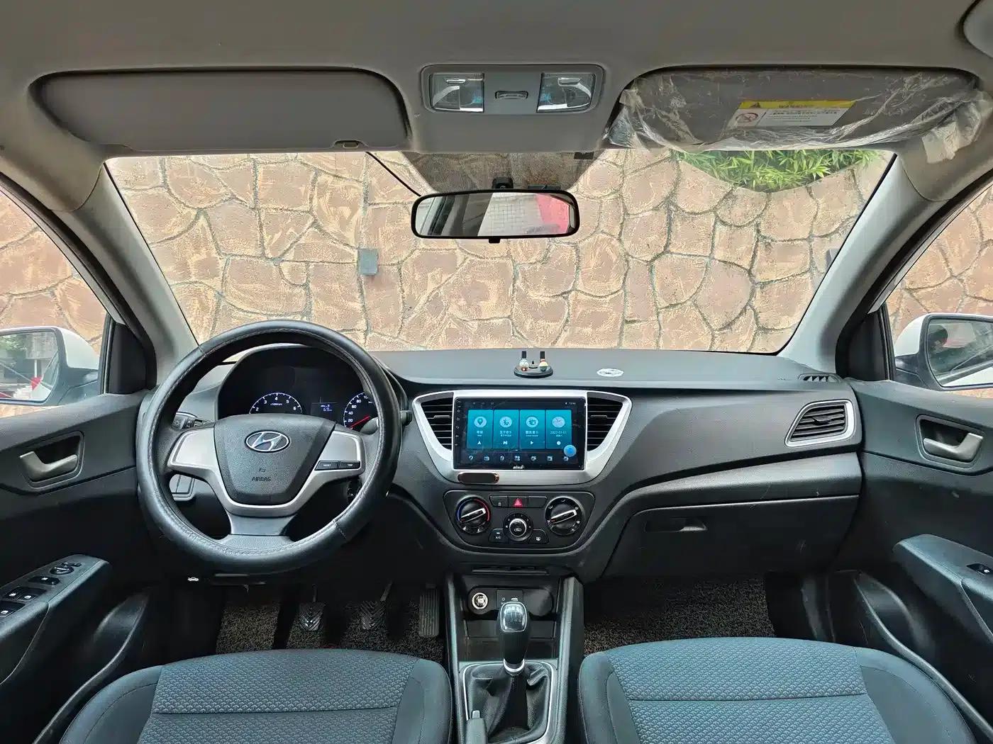 2016 Hyundai Verna 1.4L Manual GLS Cool Edition — миниатюра 11