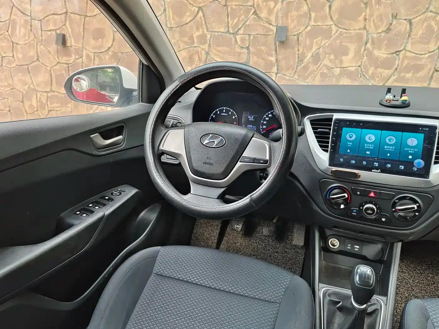 2016 Hyundai Verna 1.4L Manual GLS Cool Edition — миниатюра 13