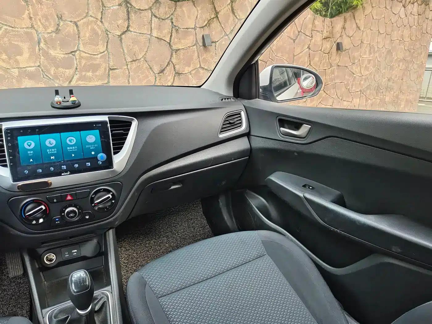 2016 Hyundai Verna 1.4L Manual GLS Cool Edition — миниатюра 14