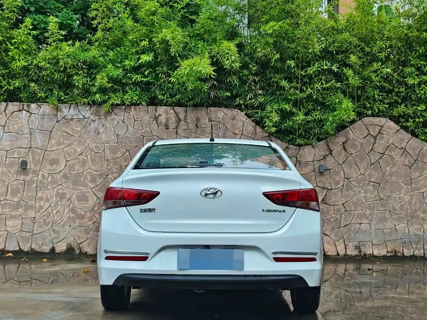 2016 Hyundai Verna 1.4L Manual GLS Cool Edition — миниатюра 5