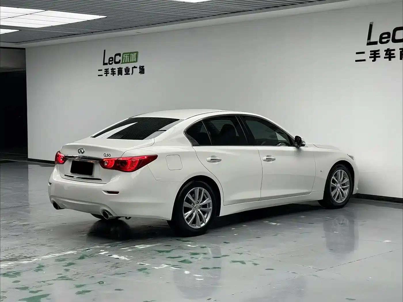 Infiniti Q50 2014 3.7L Comfort Edition — миниатюра 4