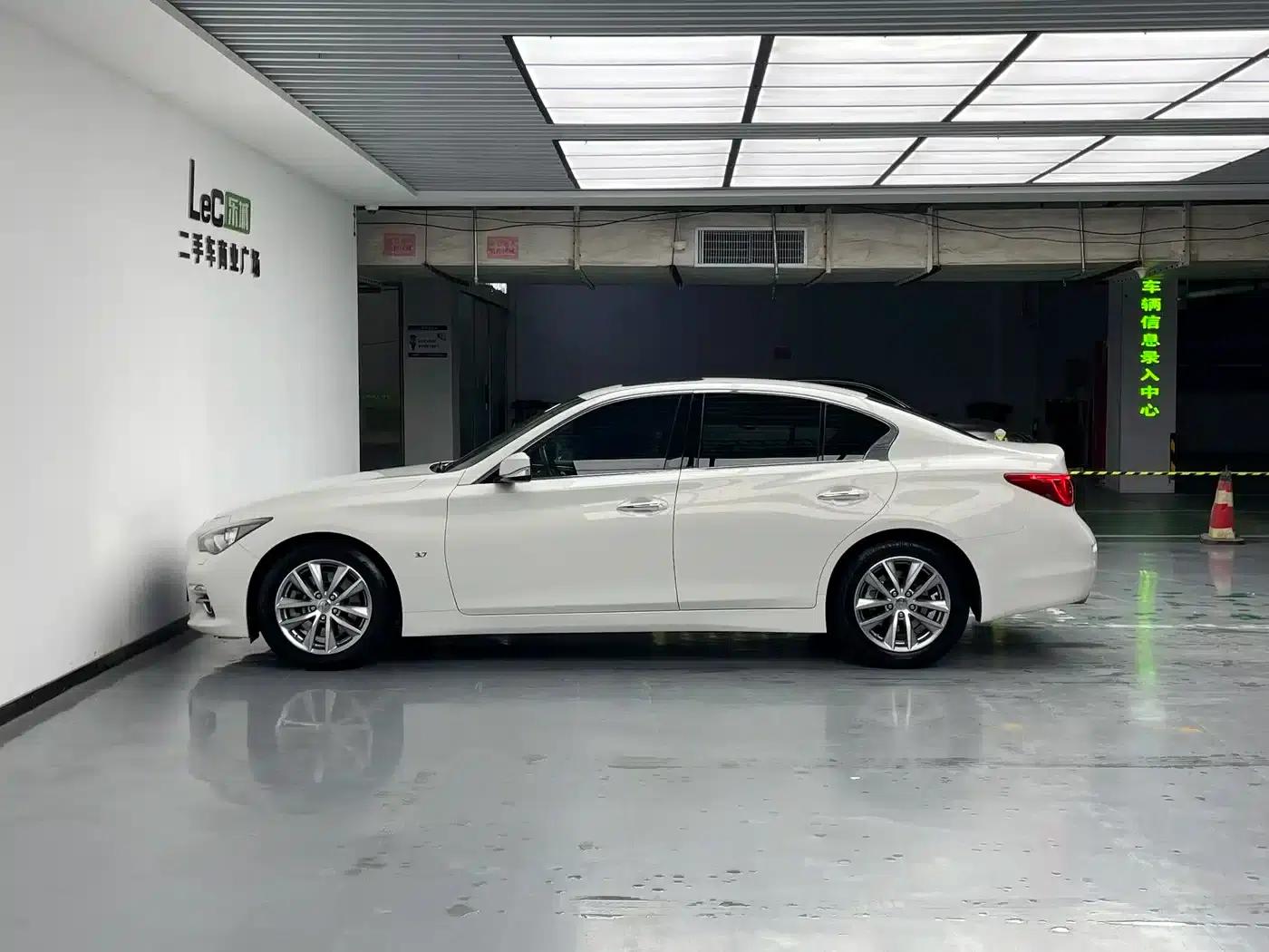 Infiniti Q50 2014 3.7L Comfort Edition — миниатюра 7