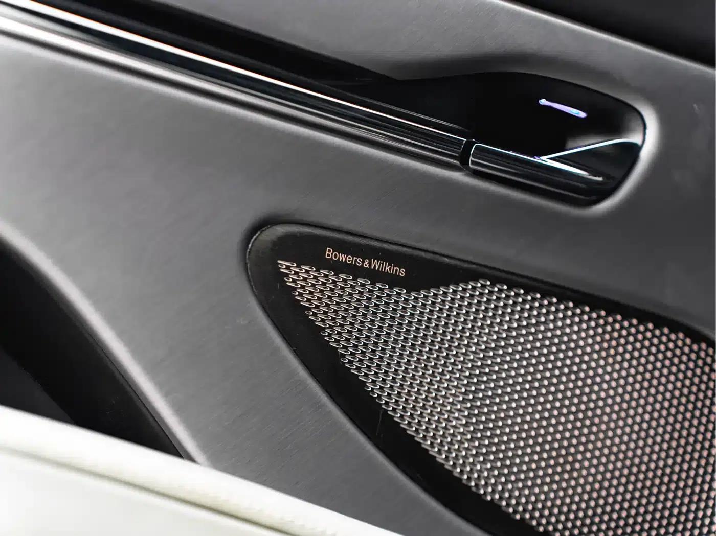 Aston Martin DB12 2025 4.0T V8 Coupe — миниатюра 12