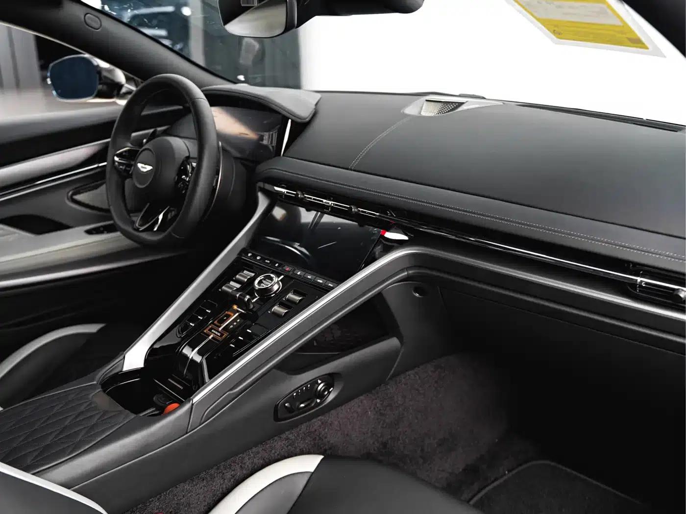 Aston Martin DB12 2025 4.0T V8 Coupe — миниатюра 19