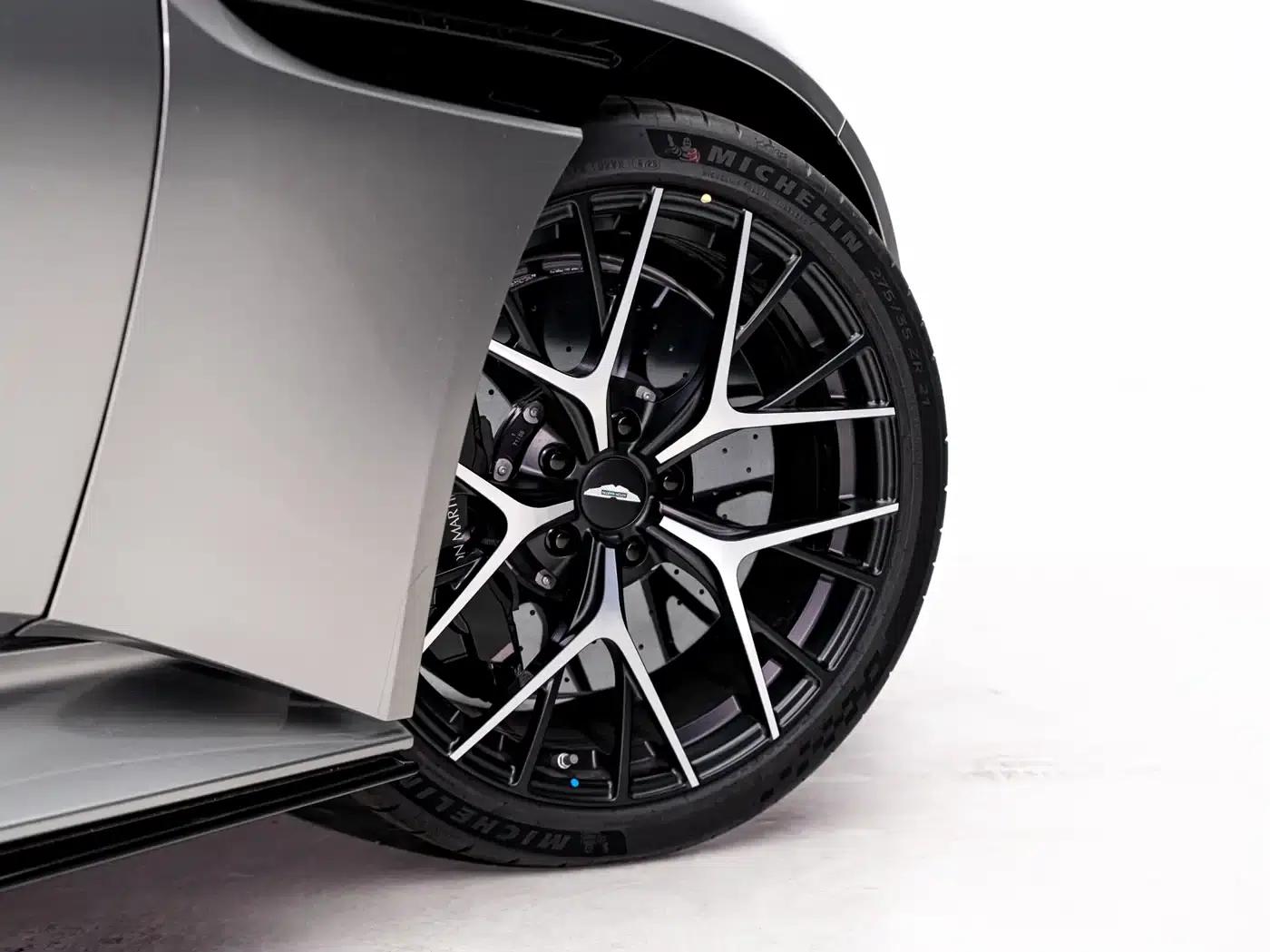 Aston Martin DB12 2025 4.0T V8 Coupe — миниатюра 5