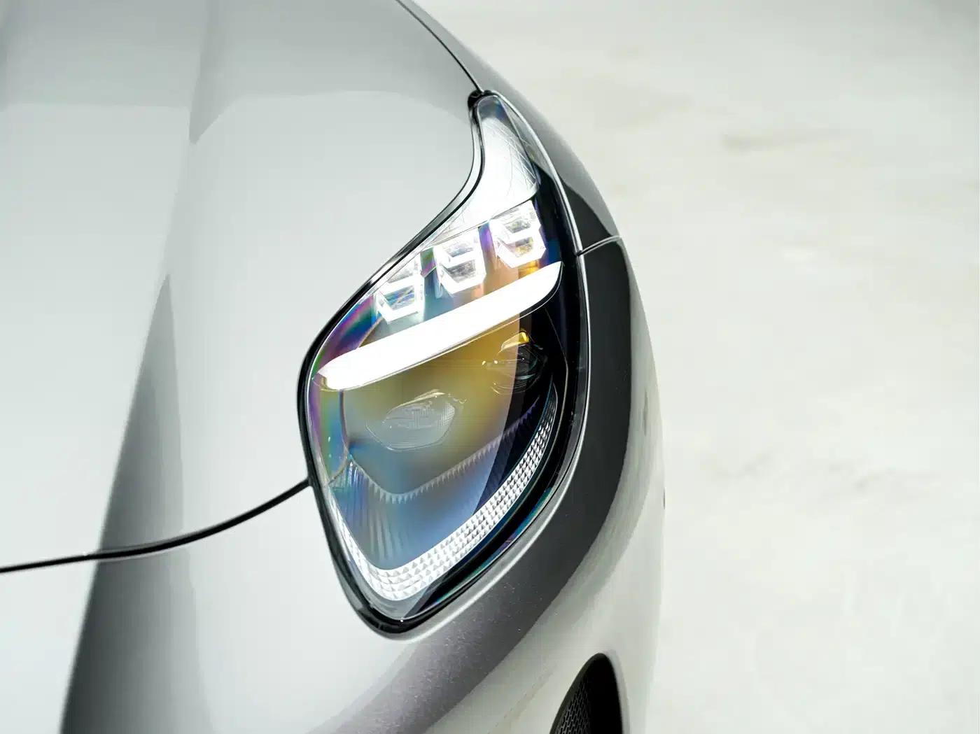 Aston Martin DB12 2025 4.0T V8 Coupe — миниатюра 8